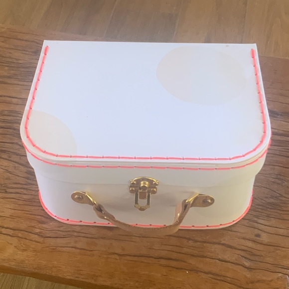 Meri Meri White Box Suitcase with Subtle Pink/Orange Accents - Picture 1 of 10